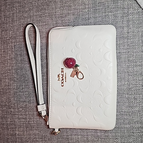 Coach Corner Zip Embossed Chalk Wristlet with Removable Apple Charm NWOT or Box - Picture 8 of 8